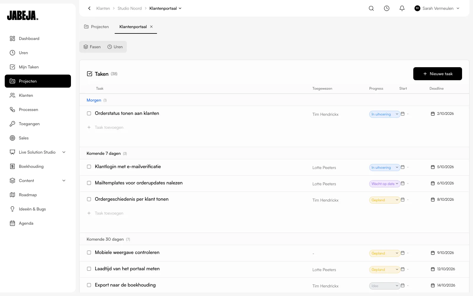 Takenlijst van het fictieve project Klantenportaal in Jabeja Admin, met taken, toewijzing, voortgangsstatus en deadlines